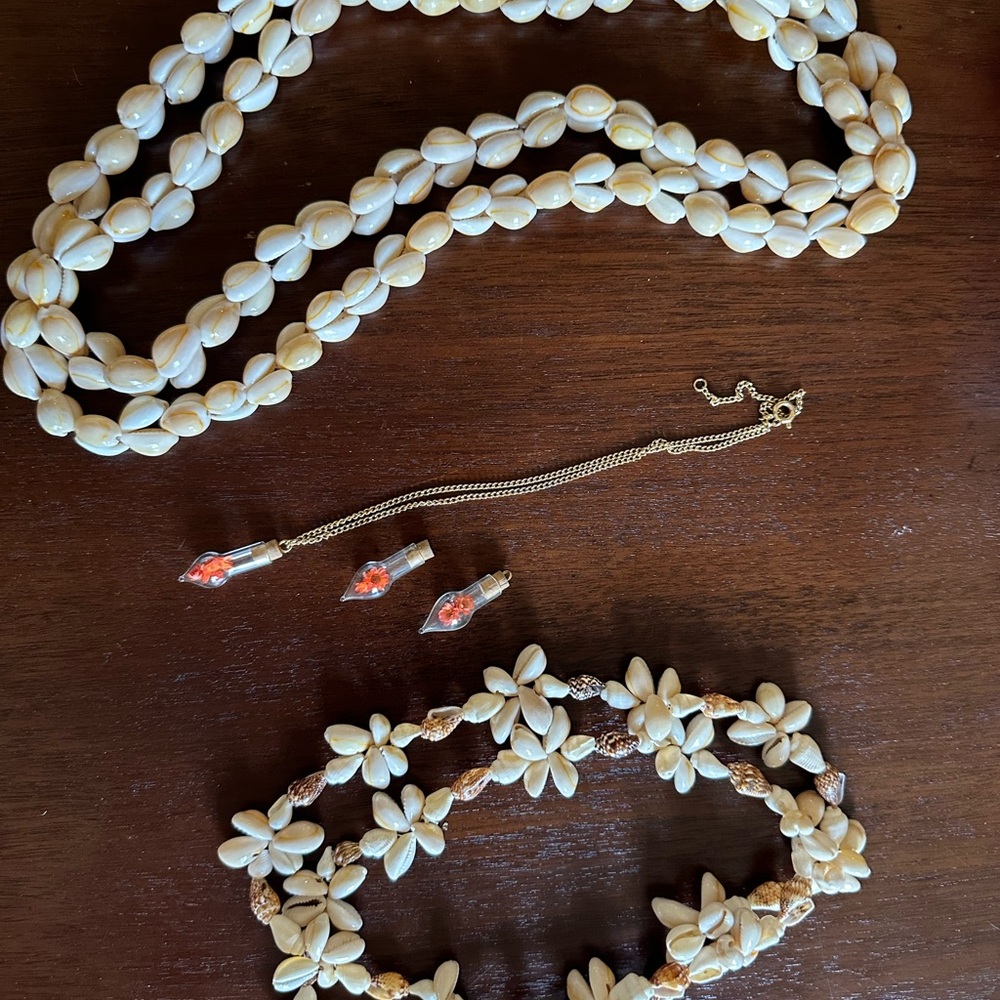 Vintage Cream Shell and Beach Jewelry Lot